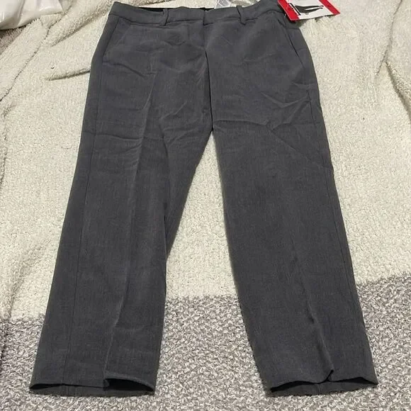 NWT- Kirkland Signature- 8. 27” Inseam Ankle Pant - Picture 3 of 7